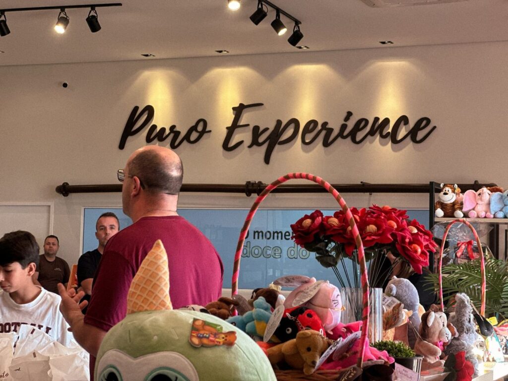 Letreiro Puro Experience na loja da fábrica da Puro Cioccolato em Bragança Paulista